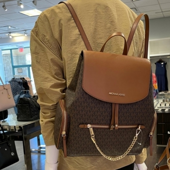 ⚠️LAST 1⚠️ Michael Kors Jet Set Chain LG Backpack - Picture 7 of 7